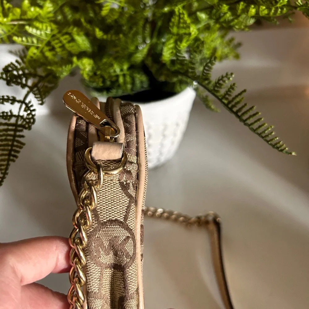 043. Michael Kors Brown Logo Crossbody Bag - Picture 4 of 11